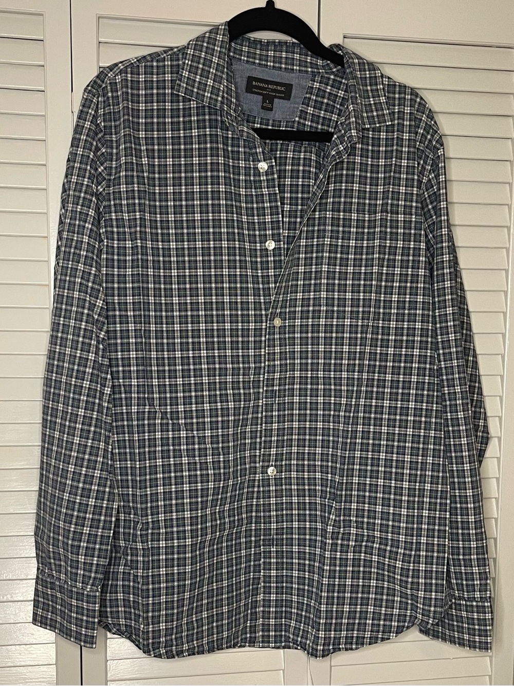 Banana Republic Men's Navy and White Plaid Button-Down Shirt